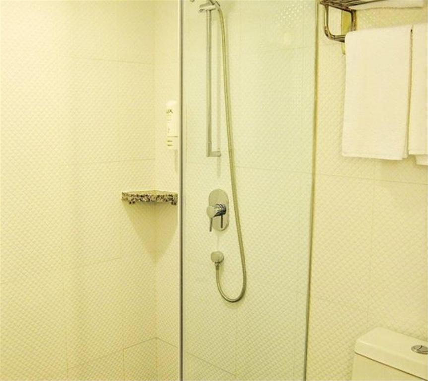 Ji Hotel Xianggang Middle Road Циндао Номер фото