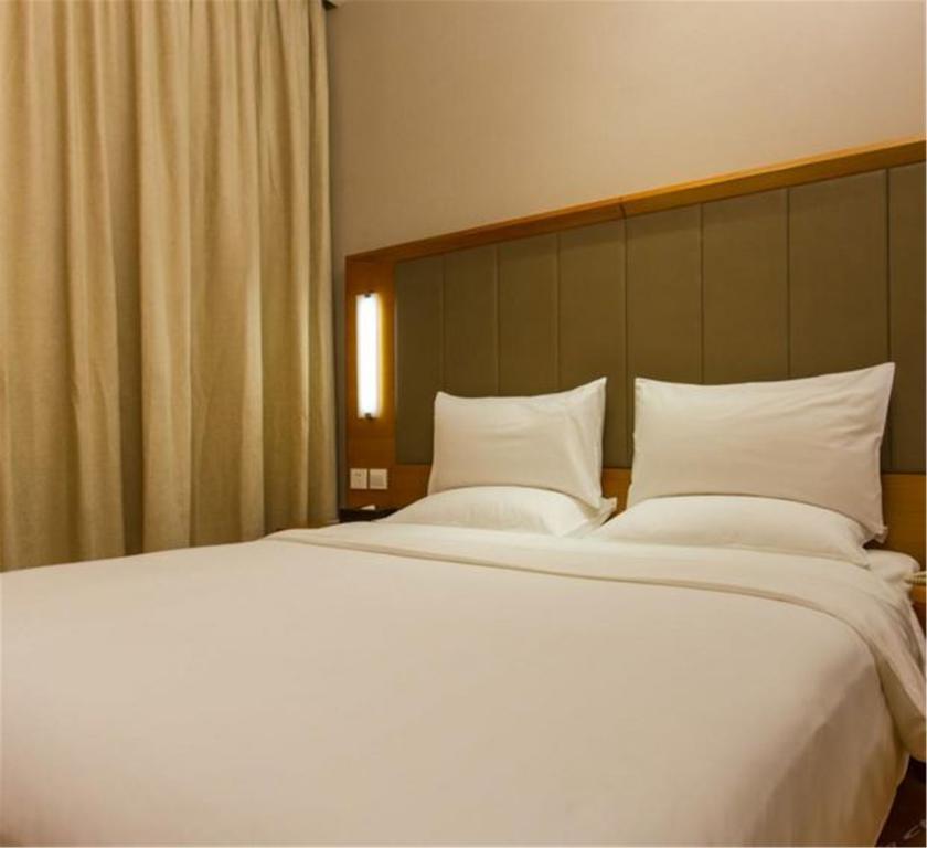 Ji Hotel Xianggang Middle Road Циндао Номер фото