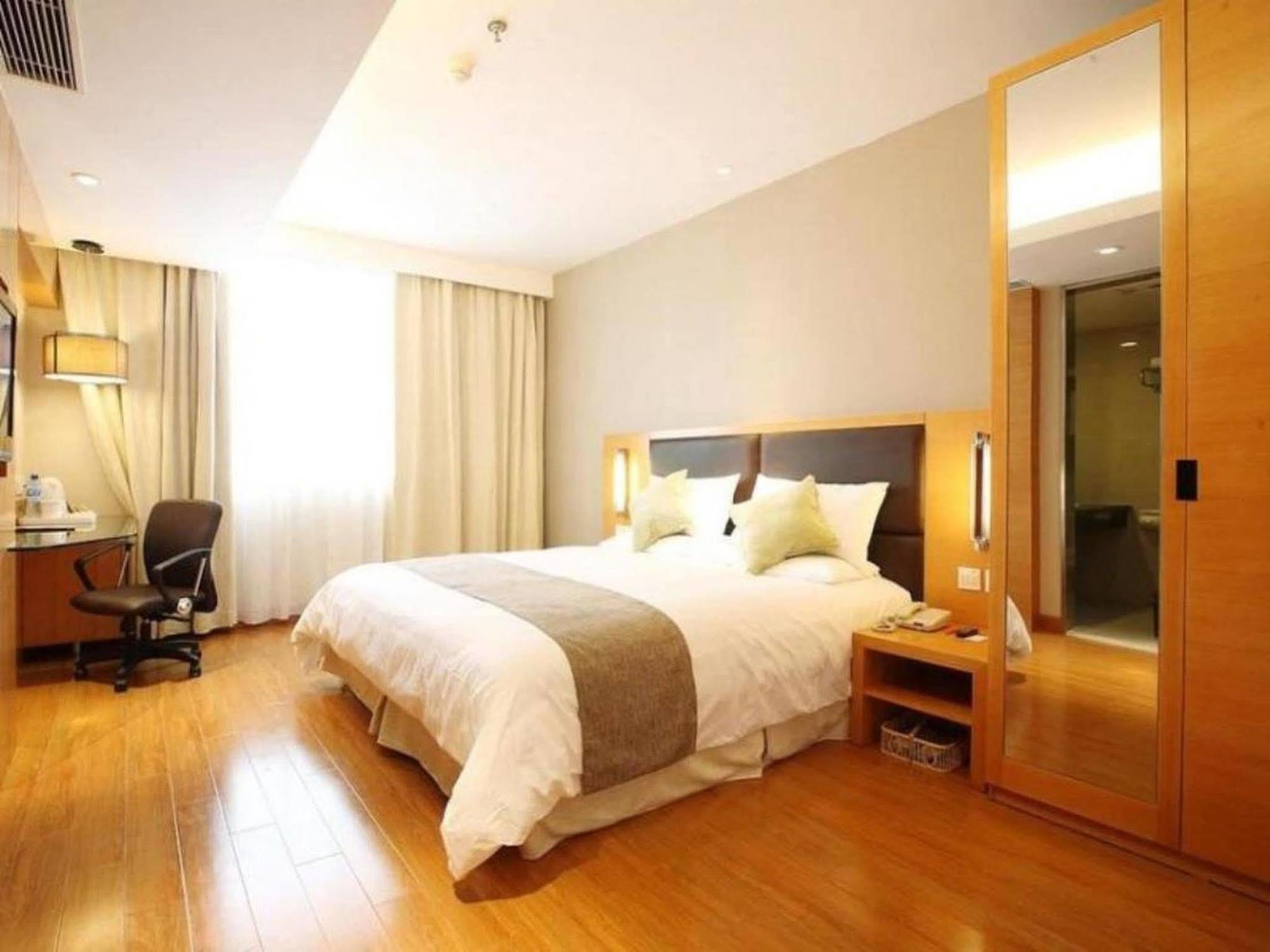 Ji Hotel Xianggang Middle Road Циндао Экстерьер фото