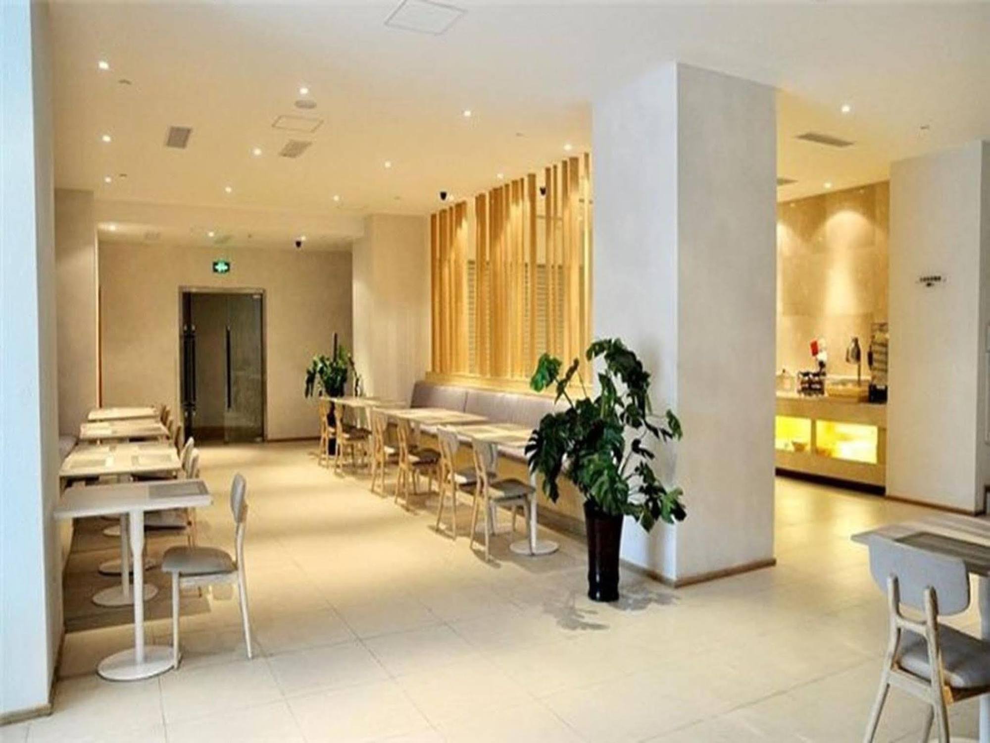 Ji Hotel Xianggang Middle Road Циндао Экстерьер фото